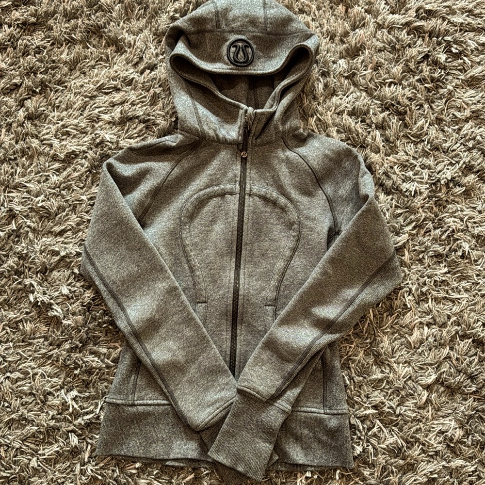 Lululemon scuba hoodie size 4